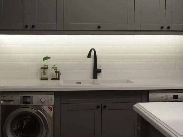 میز جزیره و صفحه رویه کابینت کوارتزی